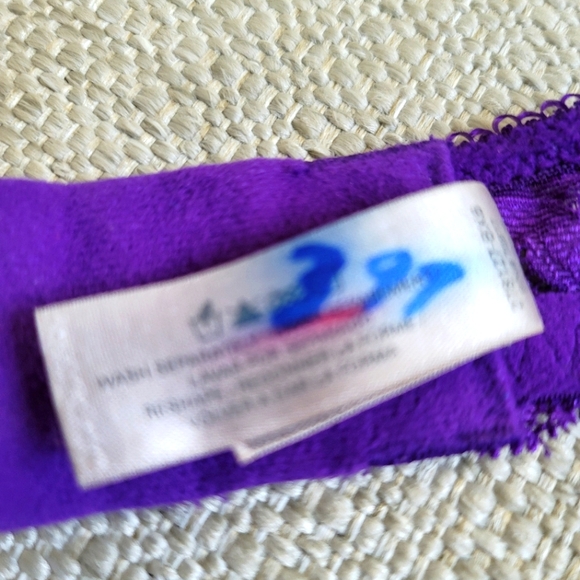 Victoria's Secret Padded Push Up Bra 34DD Purple Lace Rhinestones W Bow - Picture 4 of 4